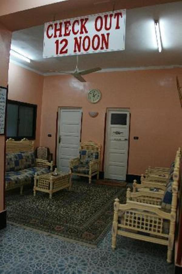 Fontana Luxor Hostel Dış mekan fotoğraf